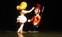Marionetas en el agua se destaca en año nuevo de Vietnam en Francia