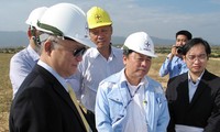 Director general de AIEA recorre Ninh Thuan sitio de futura planta nuclear