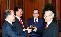 Dirigente vietnamita felicita por el Tet a veteranos revolucionarios