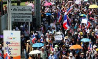 Oposición tailandesa sigue con manifestaciones en vísperas de elecciones