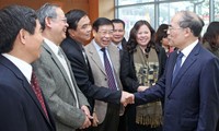 Urge presidente del parlamento vietnamita al cumplimiento de la nueva Constitución