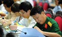 Diputados vietnamitas siguen discutiendo importantes leyes
