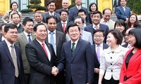 Urge presidente al  desarrollo del sector textil vietnamita