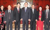 Presidente del Frente Patriótico de Vietnam visita Singapur 