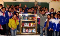 Estantería de libros incentiva estudios en Thai Binh