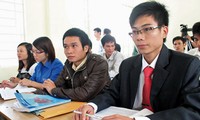 Intelectuales vietnamitas contribuyen a la eliminación de la pobreza