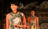 Prosigue lucido VIII Festival cultural de Hue 2014