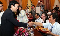 Presidente vietnamita estimula a las personas con discapacidades