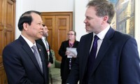 Concluyen con éxito visitas de viceprimer ministro de Vietnam a Suecia y Reino Unido