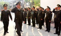 Ministro de Seguridad Pública visita monumento de la madre heroína vietnamita