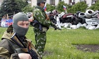 Manifestantes ucranianos ocupan base militar en Donetsk