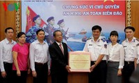 Presidente vietnamita anima a fuerzas de guardacostas en protección de soberanía nacional
