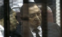 Condenan a tres años de prisión al expresidente egipcio Hosni Mubarak