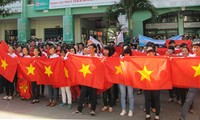 Jóvenes y artistas vietnamitas denuncian violación china a soberanía nacional