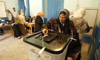Prolongan un día más elecciones en Egipto