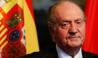 Rey Juan Carlos de España abdica al trono tras casi 40 años