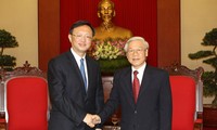 Máximos dirigentes vietnamitas dialogan con el consejero de Estado chino 