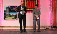 Celebran velada cultural vietnamita en Francia 