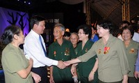 Honran a jóvenes de Choque de Vietnam