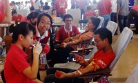 Miles de vietnamitas participan en movimiento de donación de sangre del 2014
