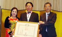 Japón entrega Orden del Sol Naciente al jefe de la Asociación de Amistad Vietnam-Japón 