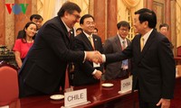 Presidente vietnamita se reúne con jefes asistentes a la Reunión Ministerial de la APEC
