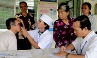 Se benefician de atención médica personas de tercera edad en Vietnam