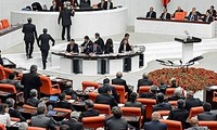 Parlamento turco da la luz verde a operaciones militares antiyihadistas en Iraq y Siria