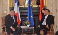 Dirigentes franceses ratifican compromiso de afianzar relaciones con Vietnam