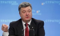 Bloque de Poroshenko aventaja en sondeo electoral previo en Ucrania
