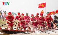 Competencia de embarcaciones de remo en  Nam Dinh 