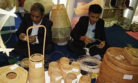 Artesanos vietnamitas presentes en Feria Internacional de Comercio de India 