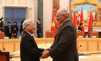 Prensa internacional enaltece éxito de gira del líder partidista vietnamita a Rusia y Bielorrusia 