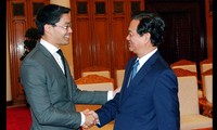 Recibe primer ministro de Vietnam a Director ejecutivo del Foro Económico Mundial 