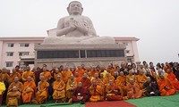 Inauguran primera pagoda vietnamita de la secta Hinayana en India