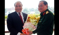 Viceprimer ministro vietnamita visita Comando Superior de la séptima Zona Militar