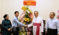 Felicitan autoridades de Ciudad Ho Chi Minh a católicos y protestantes por Navidad 