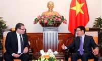 Recibe vice primer ministro vietnamita al presidente de parlamento uruguayo