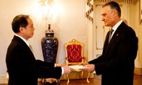 Presenta cartas credenciales embajador vietnamita en Portugal