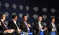 Vice premier vietnamita concluyó  participación en  Foro Económico Mundial 