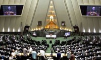  Parlamento iraní prepara una ley para intensificar el enriquecimiento del uranio 