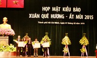 Compatriotas en el extranjero se reúnen en Ciudad Ho Chi Minh en ocasión del Tet 2015