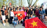 Vietnamitas en ultramar aportan a la construcción del país natal 