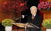 Felicita secretario general del Partido Comunista de Vietnam a dirigentes del país 