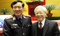 Máximo líder político de Vietnam se reúne con Inspección Gubernamental 
