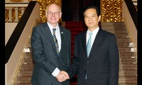 Primer ministro de Vietnam recibe al presidente del Parlamento alemán