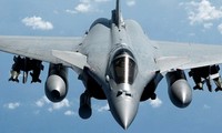 Primeros bombardeos franceses contra blancos del Estado Islámico