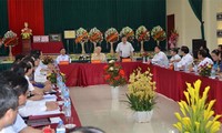 Sesiona líder partidista vietnamita con autoridades de comuna Chi Lang, Lang Son