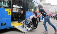 Asistencia para los discapacitados de Hanoi con acceso exclusivo a obras públicas