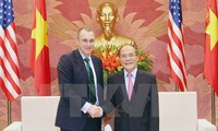 Dirigentes vietnamitas reciben a congresistas de Estados Unidos